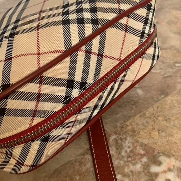 ❤️❤️SOLD❤️❤️Burberry blue label crossbody camera bag - Picture 8 of 11